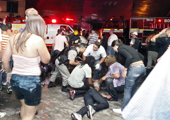 Tragédia na boate em Santa Maria a 550 km de Porto Alegre, Brasil, 27 de janeiro de 2013 (Germano Roratto/AFP/Getty Images)