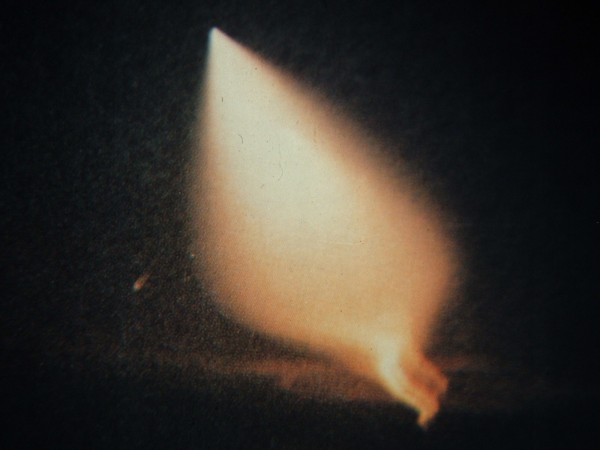 Uma foto das luzes projetadas quando uma nave-mãe OVNI decolou e desapareceu logo que o piloto e Major George Filer III da Força Aérea dos EUA se aproximou (Cortesia do Major George Filer III)