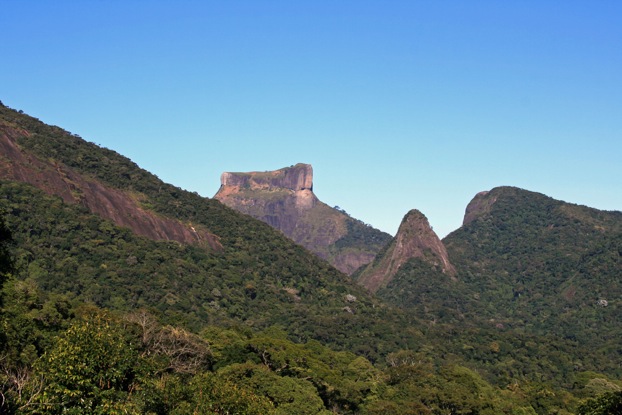 Floresta da Tijuca, Pedra da Gávea no Rio de Janeiro (Halley Pacheco de Oliveira / Wikimedia Commons)