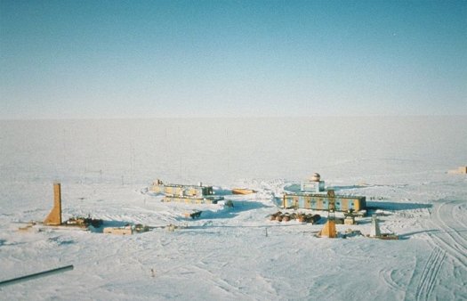 Trabalho de perfuração na superfície do Lago Vostok, na Antártida (Wikimedia Commons)