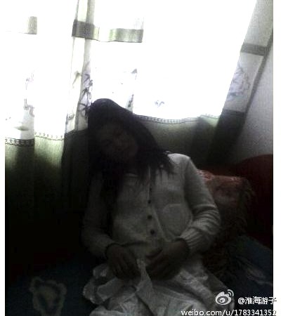 Gong Qifeng, uma mulher da província de Hunan, China, estava grávida de sete meses quando foi forçada a abortar e viu seu recém-nascido ser morto diante dela (Weibo.com)