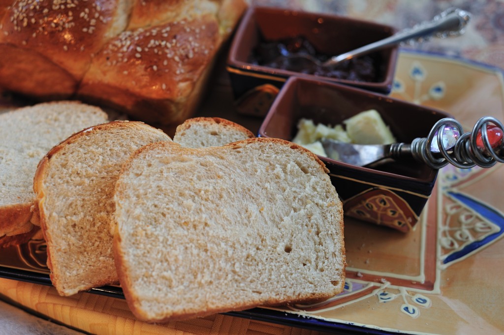 Fatias de pão com geleia e manteiga (Cat Rooney/Epoch Times)