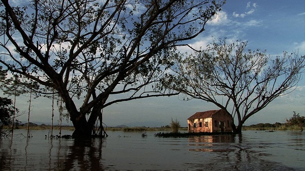 Cena do documentário “Enchente não arranca raiz”, sobre cheias no Vale do Ribeira (SP) (Repórter Brasil)