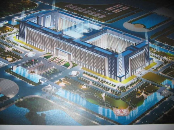 Um prédio do governo de 1,5 bilhão de yuanes (US$ 245 milhões) na cidade de Jinan, província de Shandong (360doc.com)