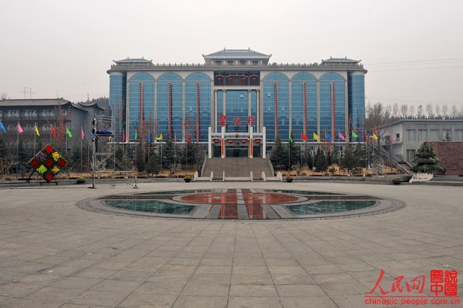 Este complexo de construção elaborada abriga o comitê da vila de Huangcheng, na cidade de Jincheng, província de Shanxi (360doc.com)