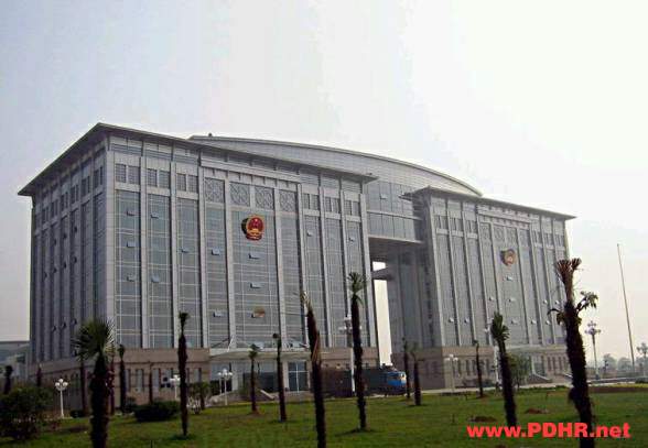 Um edifício anexo do governo de Jiaozuo, província de Henan, apresenta um arco triunfal (360doc.com)