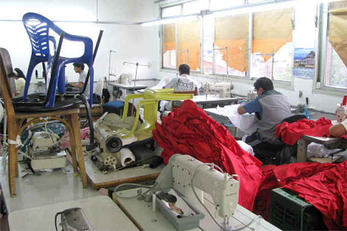 Oficina de costura fiscalizada produzia peças femininas para a Marisa, uma das maiores redes varejistas do país (Maurício Hashizume)