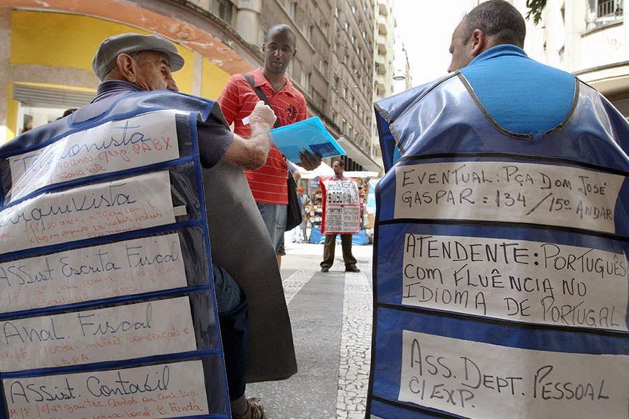 Cálculo do IBGE não condiz com a realidade do mercado de trabalho brasileiro (Nelson Almeida / AFP / Getty Images)