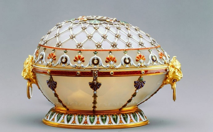 Exemplo de um ovo estilo Fabergé.