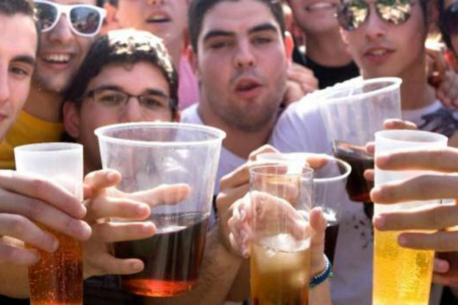 Consumo precoce álcool pode gerar futuros vícios (Wikimedia)