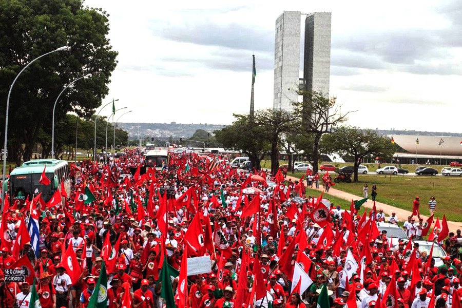 Movimento dos Sem Terra em marcha por Brasília (Reprodução)