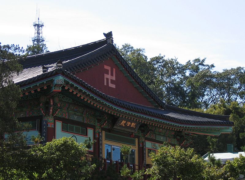 Suástica em um templo na Coreia