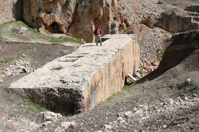 O Megalítico em Ballbek (Wikimedia Commons)