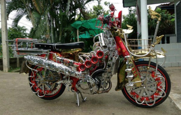 Versão mais interessante de uma moto na Tailândia (Reprodução)