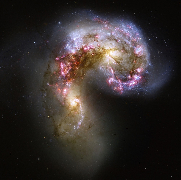 galáxias em fusão antenas