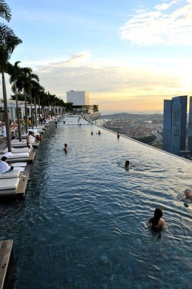 Marina Bay Sands, Singapura (www.roadtrippers.com)
