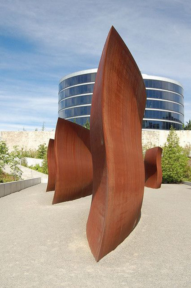 Escultura de Richard Serra no Museu de Arte e Parque Olimpico de Seattle em Washington, Estados Unidos (www.celebratebig.com)