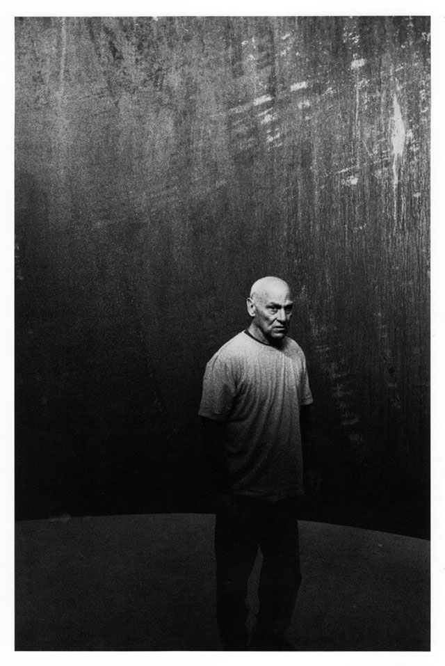 Richard Serra, fotografado por Robert Frank (www.historyofourworld.wordpress.com)
