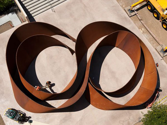 "Seqüência" de Richard Serra (www.news.stanford.edu)