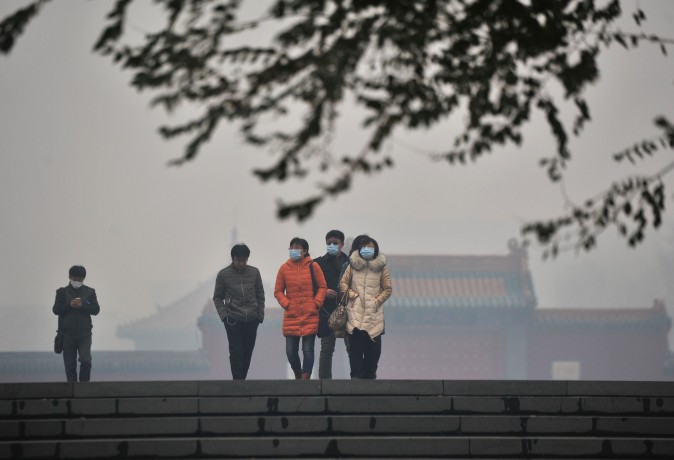 Uma parte da China foi coberta por uma perigosa poluição atmosférica no dia 9 de novembro (STR / AFP / Getty Images)