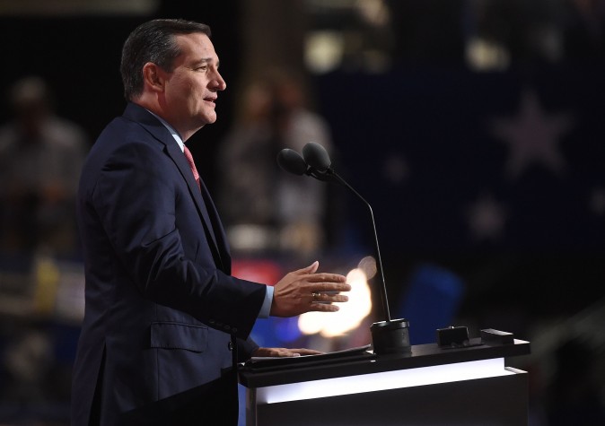O senador republicano do Texas, Ted Cruz, tem liderado um esforço para impedir a entrega da ICANN pelos EUA (Epoch Times)