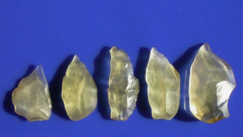 Vidros do deserto da Líbia, jóias de 26,6 g (Reprodução/Marmet Meteorits)
