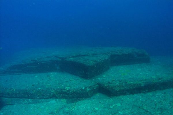 Formação submersa ou ruína, chamada “A Tartaruga”, em Yonaguni, ilhas Ryukyu. (Masahiro Kahi/Wikimedia Commons)
