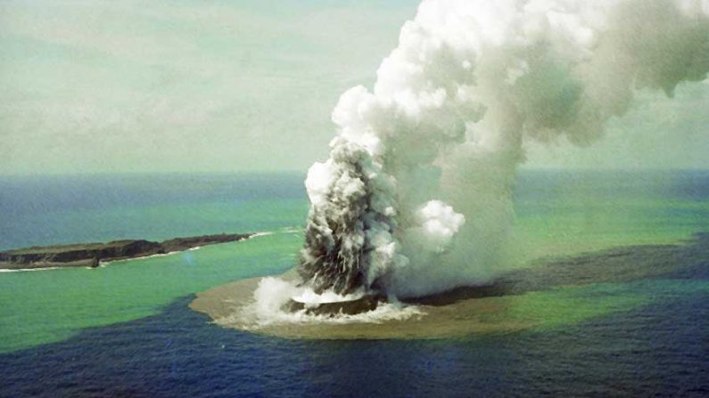 Nishinoshima, o vulcão submarino localizado próximo da costa sul do Japão (Cortesia/Volcano Cafe)