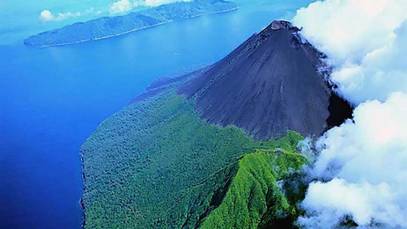 Ilha vulcânica é atingida por milhares de terremotos e inicia evacuação