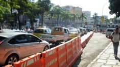 Carioca enfrenta caos no trânsito com bom humor