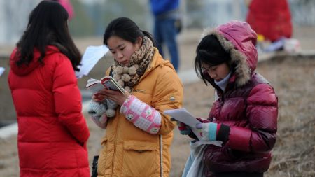 Estudantes pedem fim da violência sexual nas escolas da China