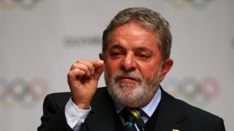 ‘Se Brasil não estiver pronto pra Copa, volto a nado da África’, disse Lula em 2010