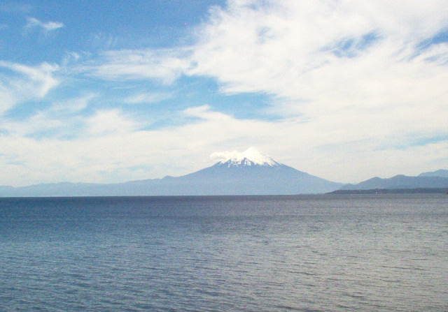     Vista do Lago Llanquihue da cidade de Puerto Varas, Chile (Patricio Mecklenburg/Wikimedia Commons)