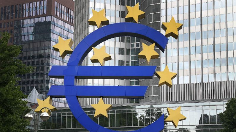 Economia da zona do euro sofre queda recorde de 12,1% devido a pandemia