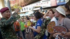 Militares da Tailândia lançam campanha para conquistar apoio popular