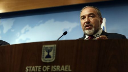 Ministro israelense diz que Brasil é irrelevante no cenário político mundial