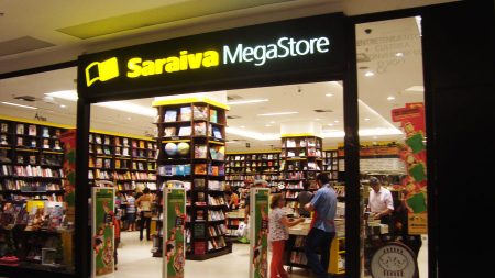 Amazon negocia comprar rede de livrarias Saraiva