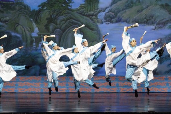 Shen Yun: Valorizando a força masculina para refinar a dança
