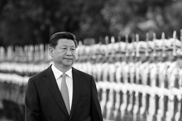 O líder chinês Xi Jinping participa da cerimônia de boas vindas para os líderes da Malásia diante do Grande Salão do Povo, em Pequim, China, em 4 de setembro de 2014. Xi Jinping aumentou seu controle sobre o Comitê dos Assuntos Político-Legislativos, assumindo pessoalmente a gestão da agência, segundo a mídia estatal em 23 de outubro de 2014 (Lintao Zhang/Getty Images)