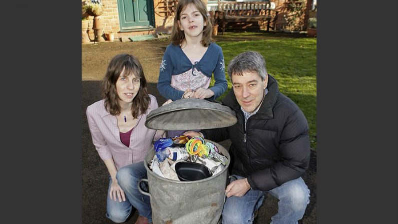 Família britânica produz somente uma lata de lixo por ano