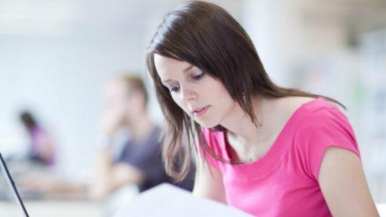 Concentre-se em estudar para as provas finais na faculdade (*Shutterstock)
