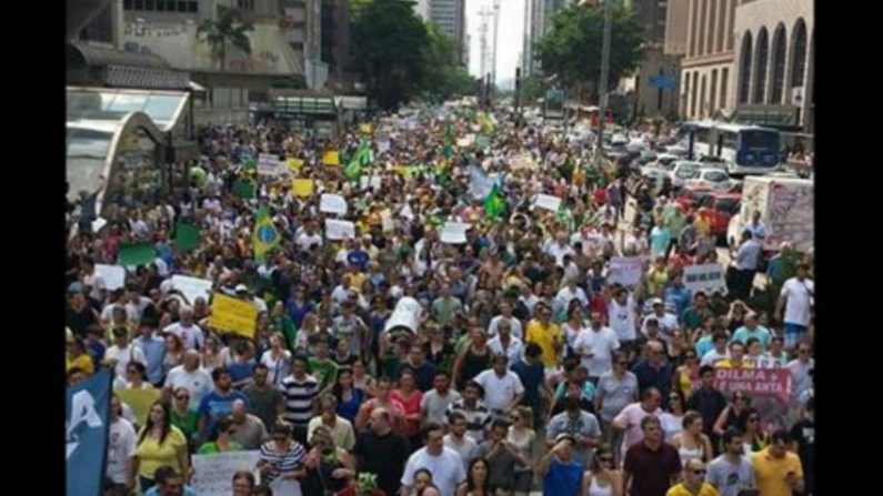 Multidão em São Paulo (Reprodução)