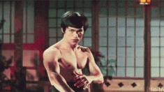 Bruce Lee pode te vencer no pingue-pongue … Com nunchakus!