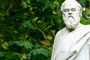 Cinco frases de Sócrates que lhe ajudarão a ser um bom amigo