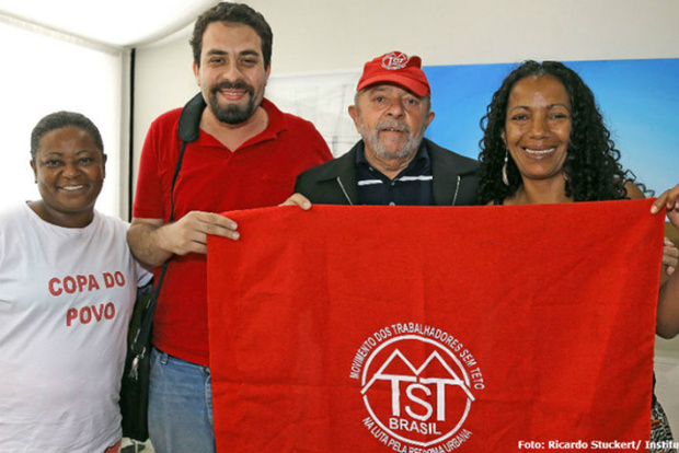 Lula participa de entrega de apartamentos em evento com MTST em SP