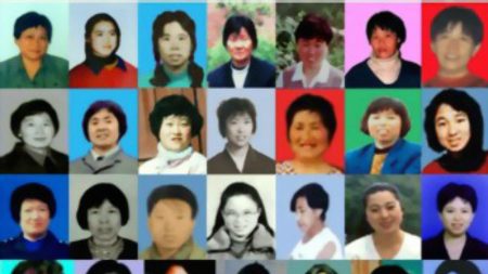 Chinês morre 16 meses após ser preso por usar emblema proibido