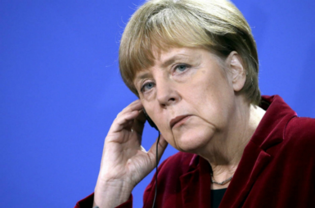 Merkel pede que alemães não se deixem enganar pela extrema direita sobre imigrantes islâmicos