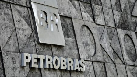 Avanço e medo do coronavírus faz empresas brasileiras perderem R$ 33 bi