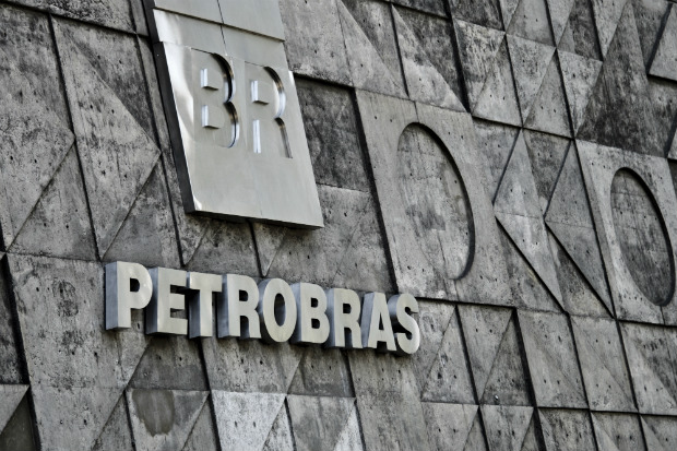 Petrobras tenta apresentar balanço sem contabilizar prejuízos da corrupção