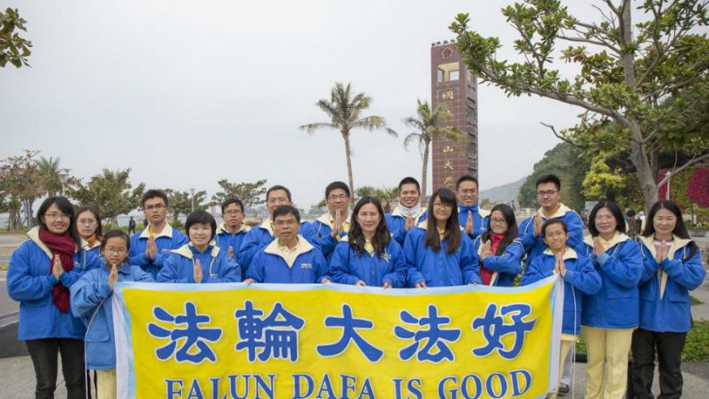 Praticantes do Falun Dafa em Taiwan desejam ao fundador do Falun Gong Feliz Ano Novo